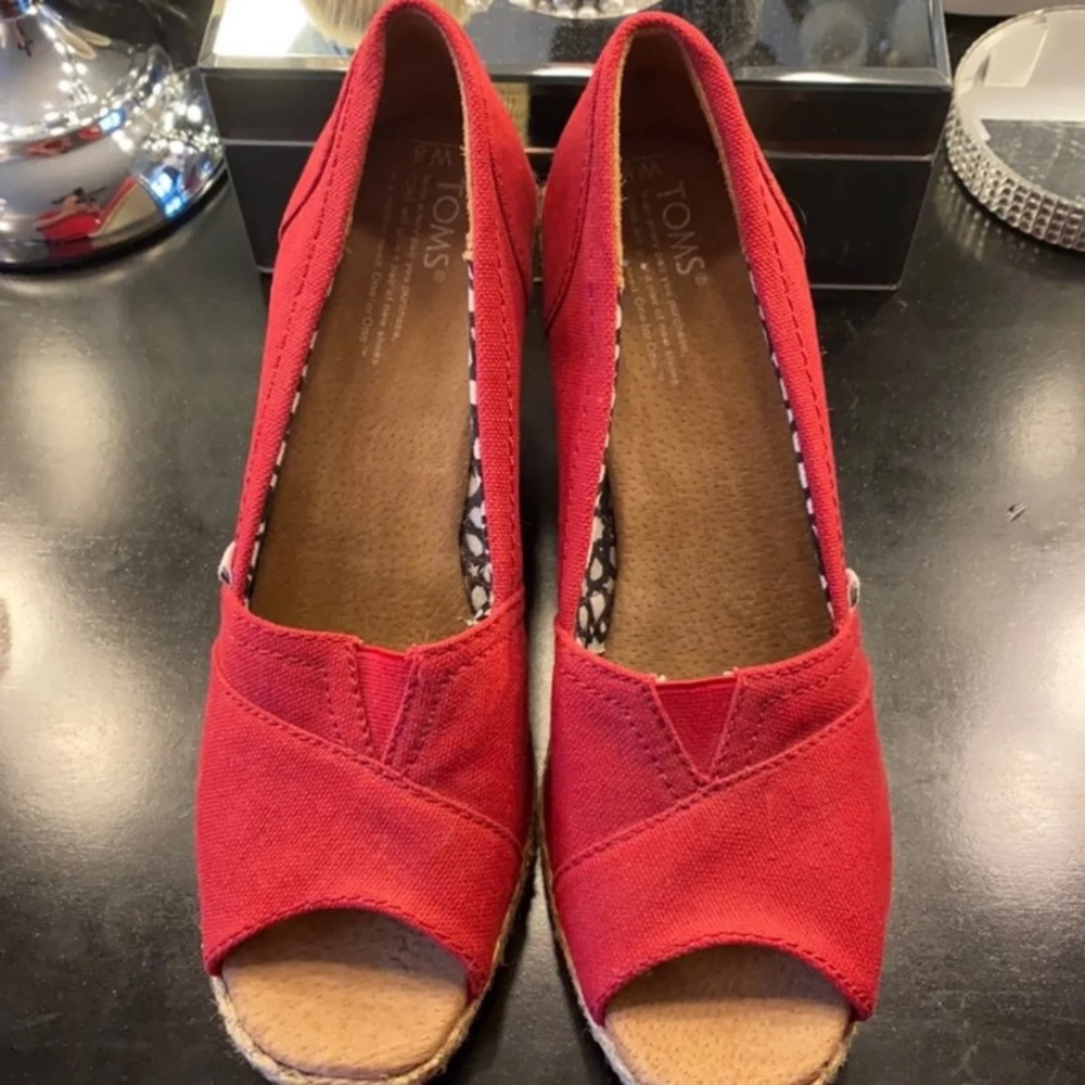 Toms
